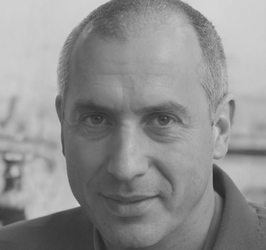 Ritratto di Emanuele Ristori, esperto in makeup per ritratti fotografici